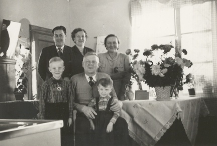 Gunnar och Karin Pålsson, Ida, Göran Karlsson, Wiktor samt Gunnar och Karins son Rolf Pålsson.